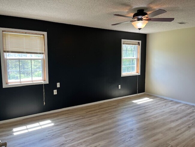 Building Photo - Come take a look at this 3-bedroom 2-bath home in Dover.