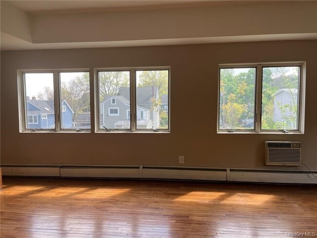 Building Photo - 2 Charles St