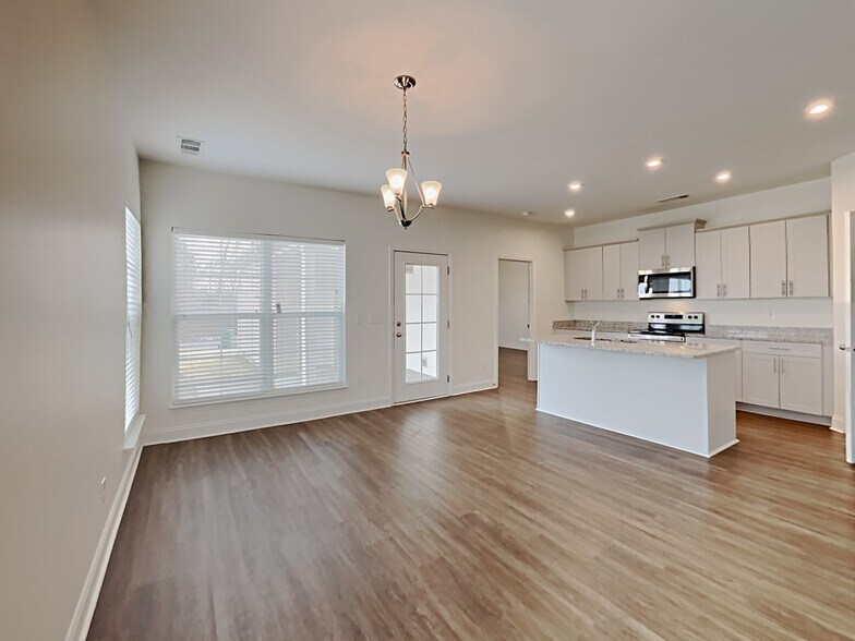 Building Photo - 5242 Tupelo St