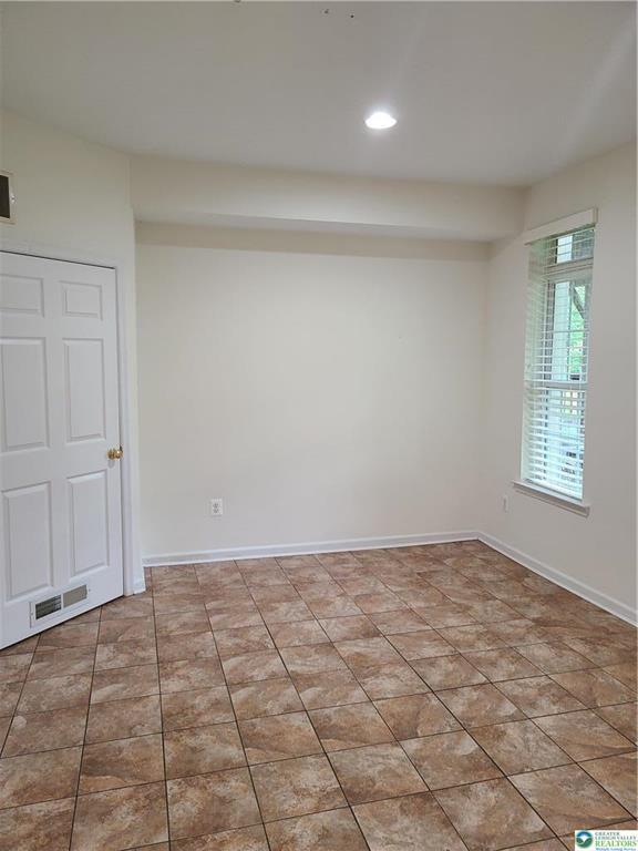 Building Photo - 1600 Oakridge Ln