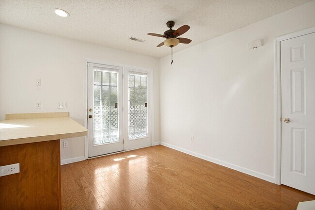 Building Photo - 126 Hornby Cir