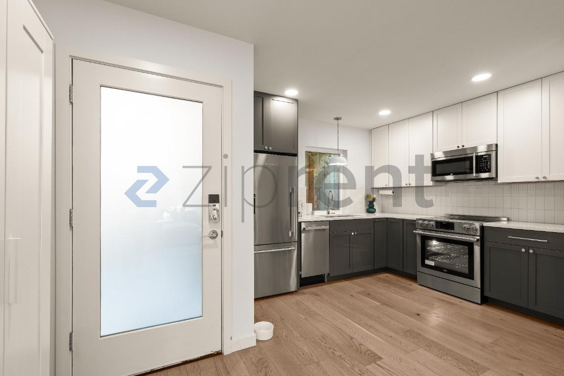 Building Photo - Unit