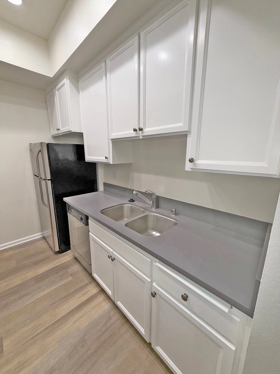 Building Photo - 2969 Kelton Ave