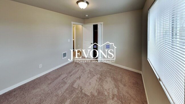 Building Photo - Enchanting 2020-built single-family home in Yakima