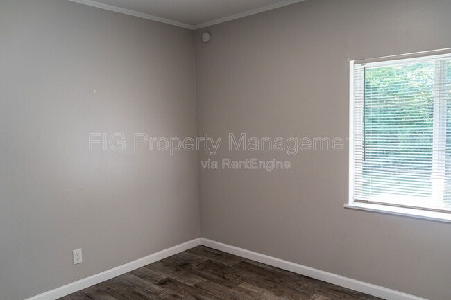 Building Photo - 112 Louella Dr