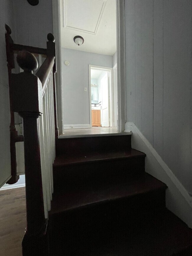 Building Photo - 3840 Dolfield Ave