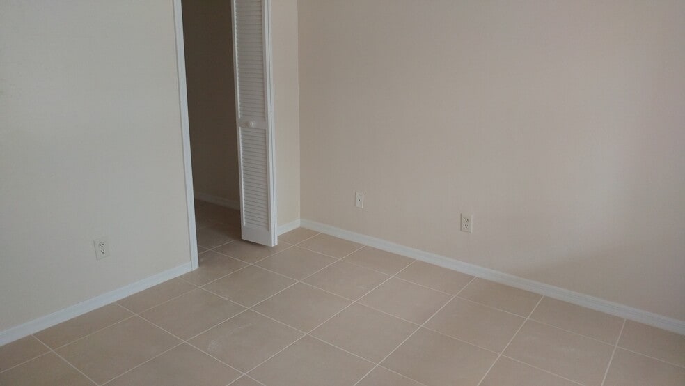 2nd bedroom - 5857 Rattlesnake Hammock Rd