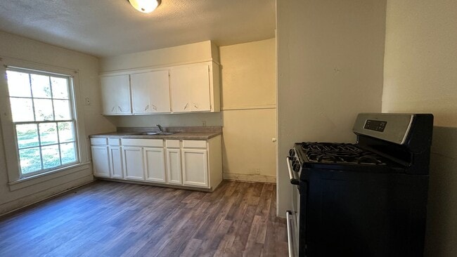 Building Photo - Cute 3 bedroom home!