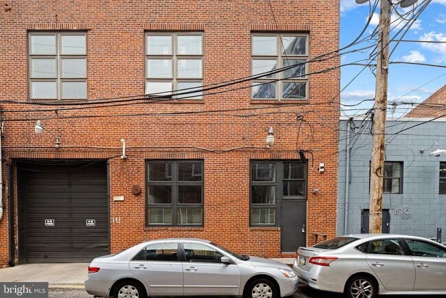 Building Photo - 810 N Hancock St