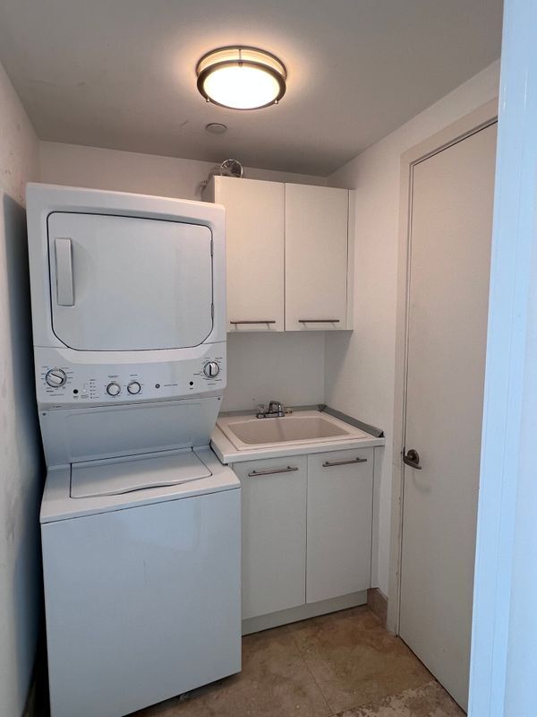 Building Photo - 1331 Brickell Bay Dr