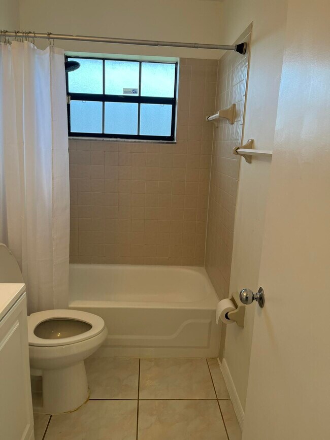 Building Photo - 4423 Woodstock Dr