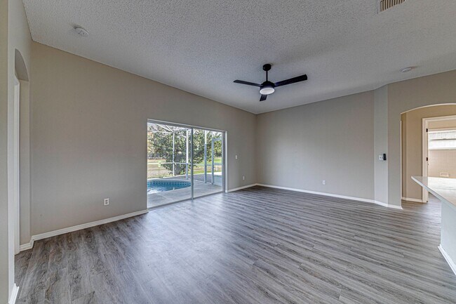 Building Photo - 745 Jaybee Ave