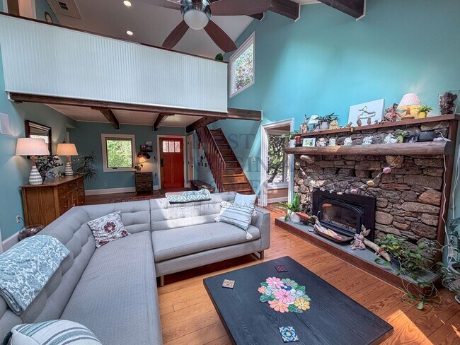 Building Photo - Furnished 4Bedroom/3.5 Bath Home in Ivy