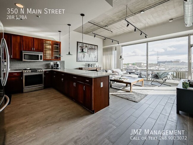 Building Photo - 350 N Main St