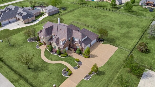 Building Photo - 16 Estates Rd