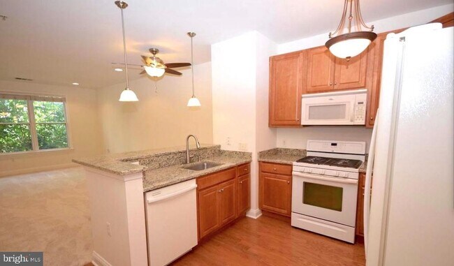 Primary Photo - 300 W Elm St