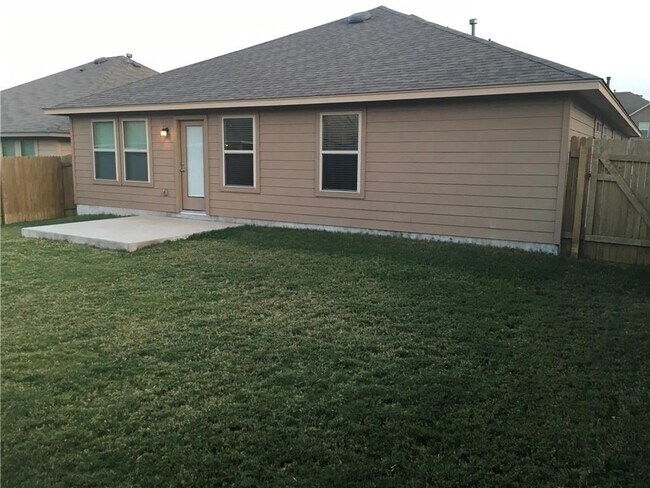 Building Photo - 112 Beargrass Dr