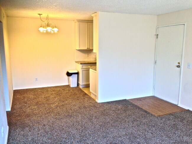 Building Photo - Charming Updated One Bedroom Apartment In North Boulder!