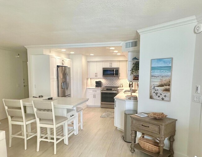 Building Photo - 2800 N Ocean Dr