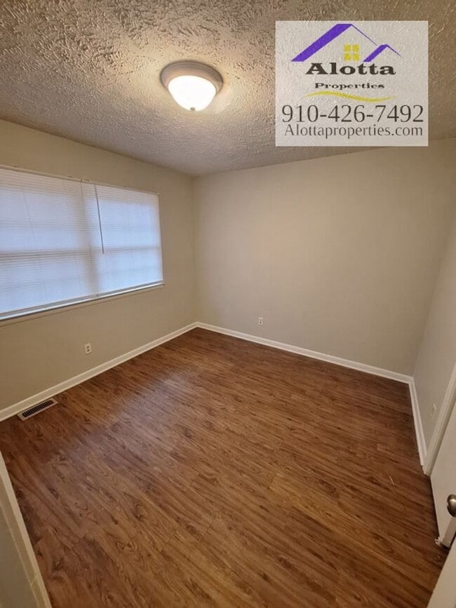 Building Photo - 4214 S Dowfield Dr