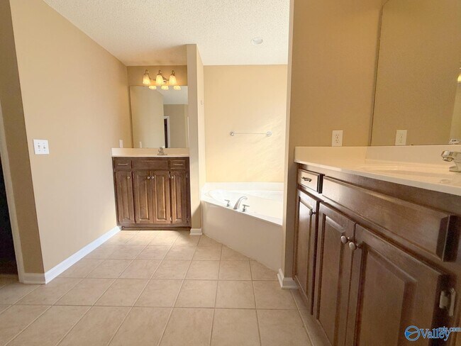 Building Photo - 176 Timber Oak Rd