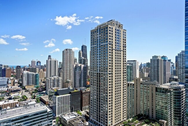 Building Photo - 345 N La Salle Dr