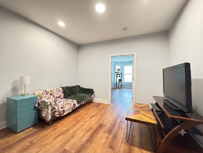 Building Photo - Fully Renovated 3BR Near Yale SOM | In-Unit Laundry | Large Back Porch