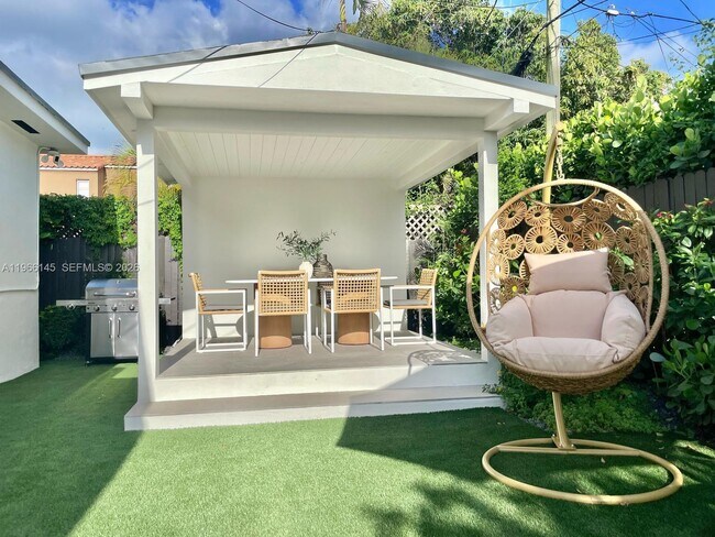 Building Photo - 1420 SW 17th St