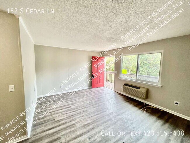 Building Photo - 152 S Cedar Ln