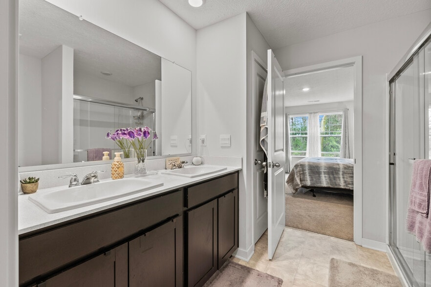 Building Photo - 5969 Hollett Dr S