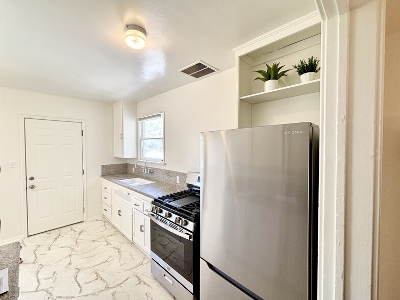 Building Photo - 2338 Keeler St