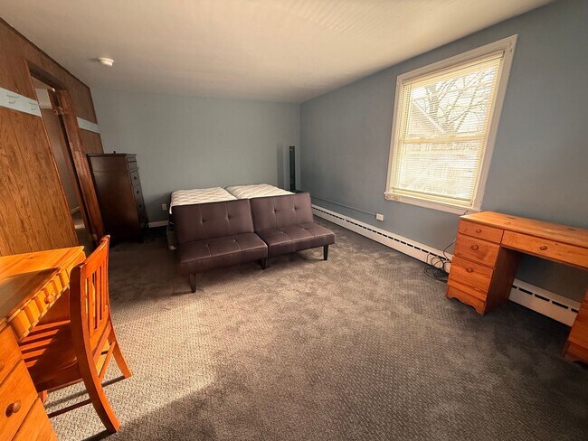 Building Photo - 110 N Gill St