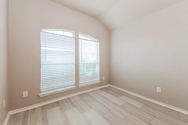 Building Photo - 822 Sycamore St