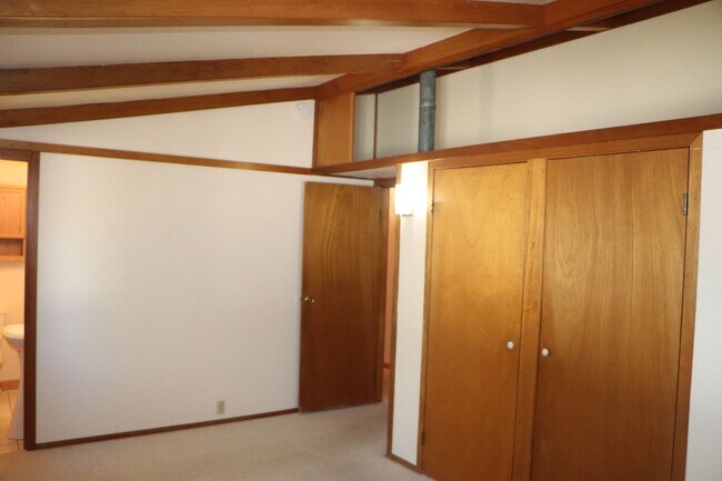 Building Photo - 405 Hamilton St