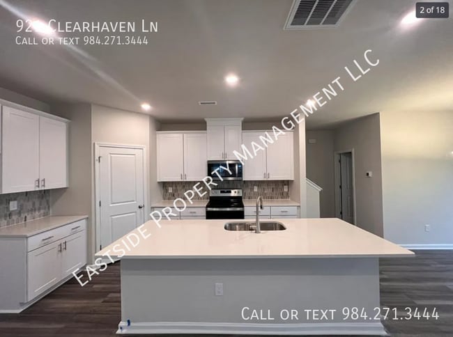 Building Photo - 921 Clearhaven Ln