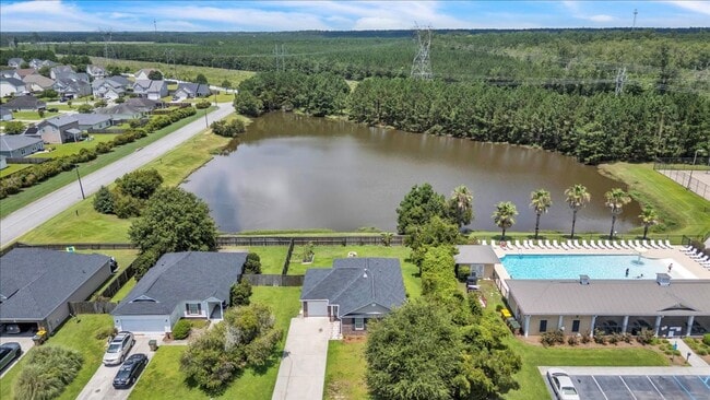 Building Photo - Perfectly Located 3 Bed, 2 Bath Home in Li...