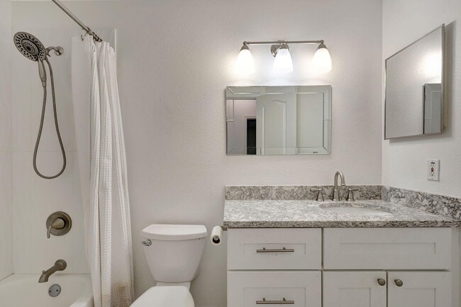 Building Photo - 15 Admirals Ct