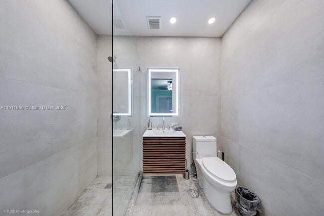 Building Photo - 46 NE 43rd St