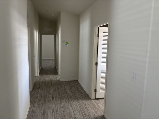 Building Photo - 3405 S Tomahawk Rd