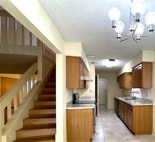 Building Photo - 6203 Gladewell Dr
