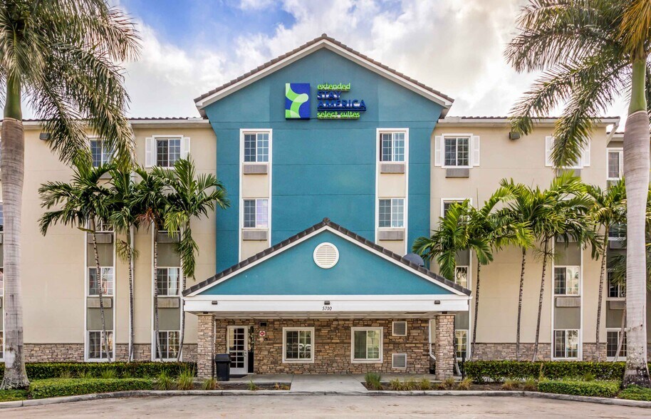 Building Photo - Furnished Studio-Fort Lauderdale - Airport...