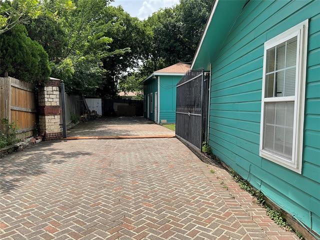 Building Photo - 900 Aleta St