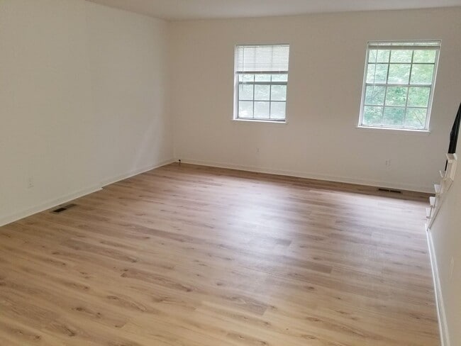 Building Photo - A spacious 3-Bedroom 1.5-Bathroom 3 Story ...