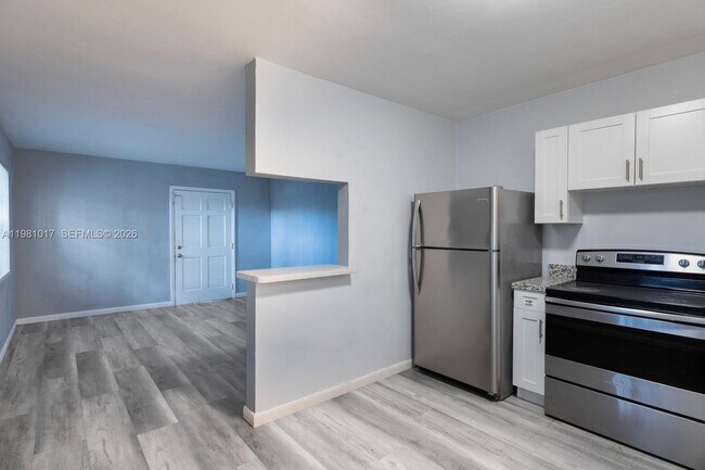 Building Photo - 101 SW 24th Ave