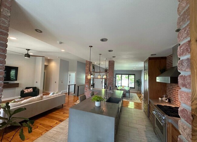 Building Photo - 1172 Wild Tree Cir