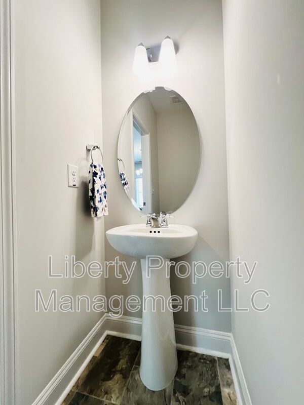 Building Photo - 326 Countryside Dr