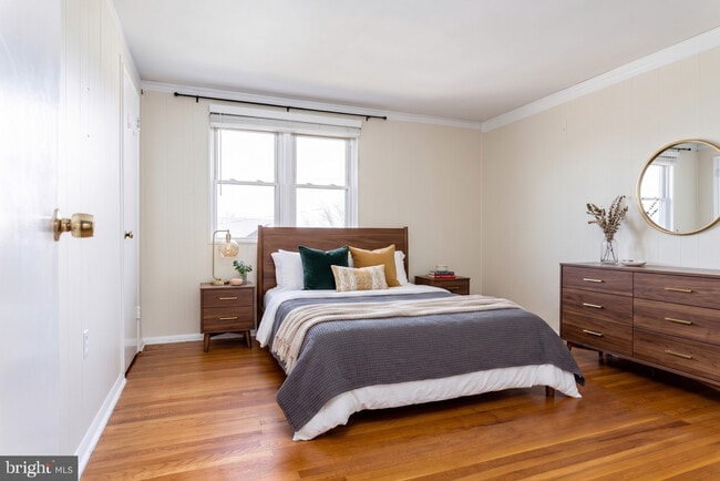 Building Photo - 355 W 12th Ave