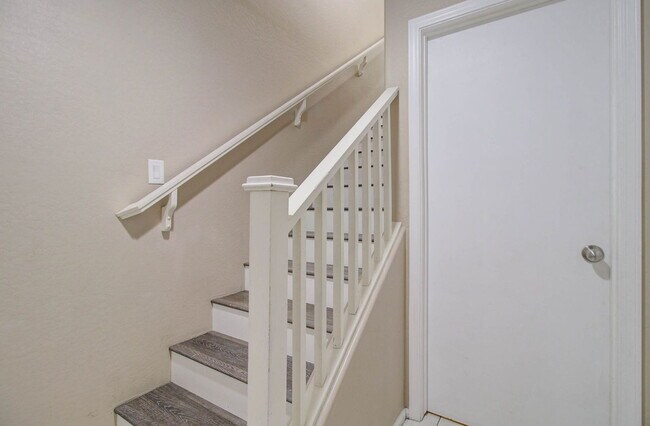 Building Photo - 2014 N 77th Dr