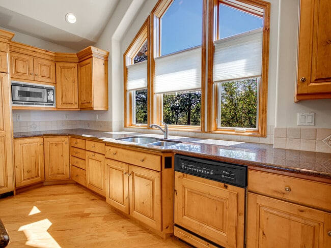 Building Photo - 30296 Snowbird Ln