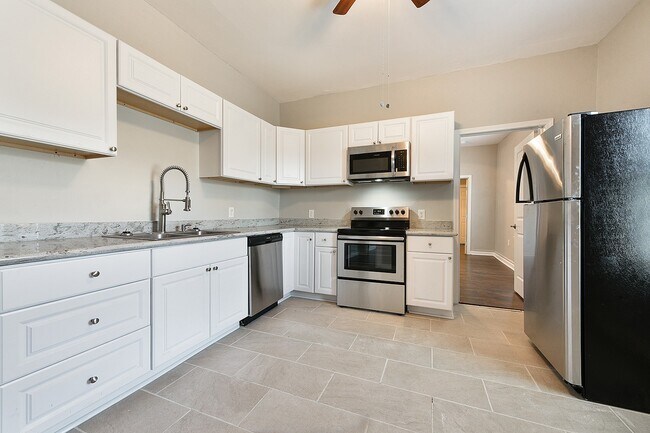 Building Photo - 1501-1503 Desire